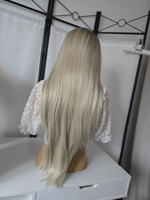 Peruka włos syntetyczny jasny popielaty blond