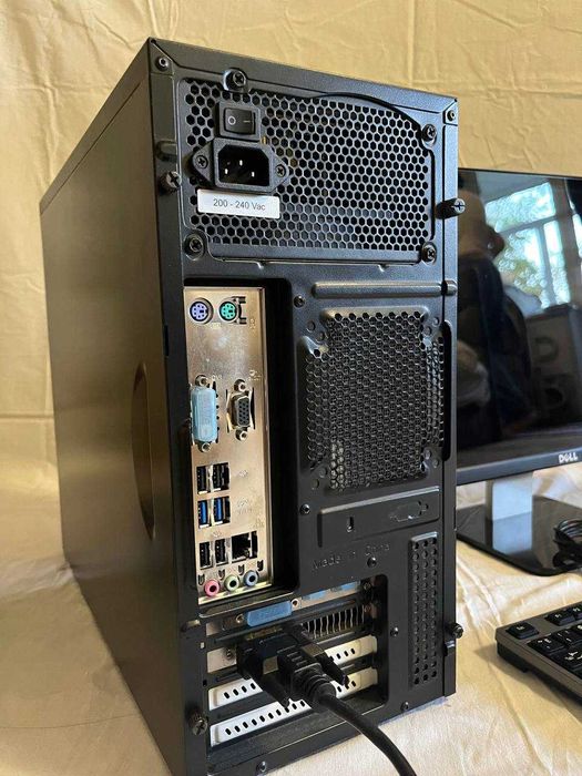 Монiтор Dell S2240Lc та блок Fractal Design Core 1100 + клавiатура