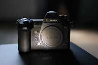 Panasonic Lumix DC-S1 (V-Log) + Klatka operatorska