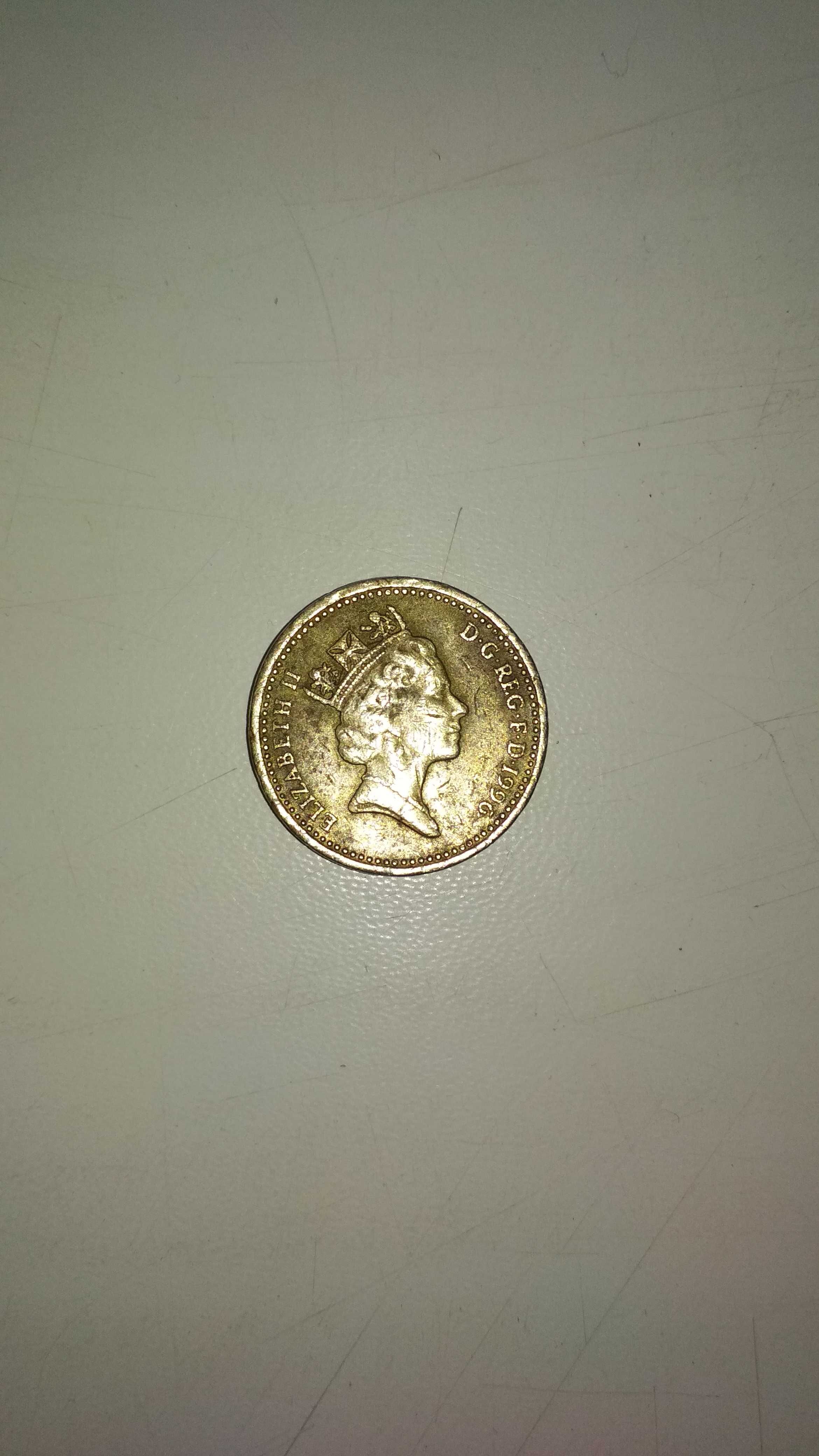 Монета 1 фунт One Pound 1996 Elizabeth II Великобритания