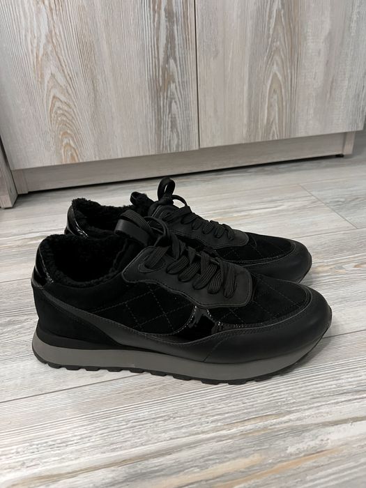 Теплі жіночі кросівки