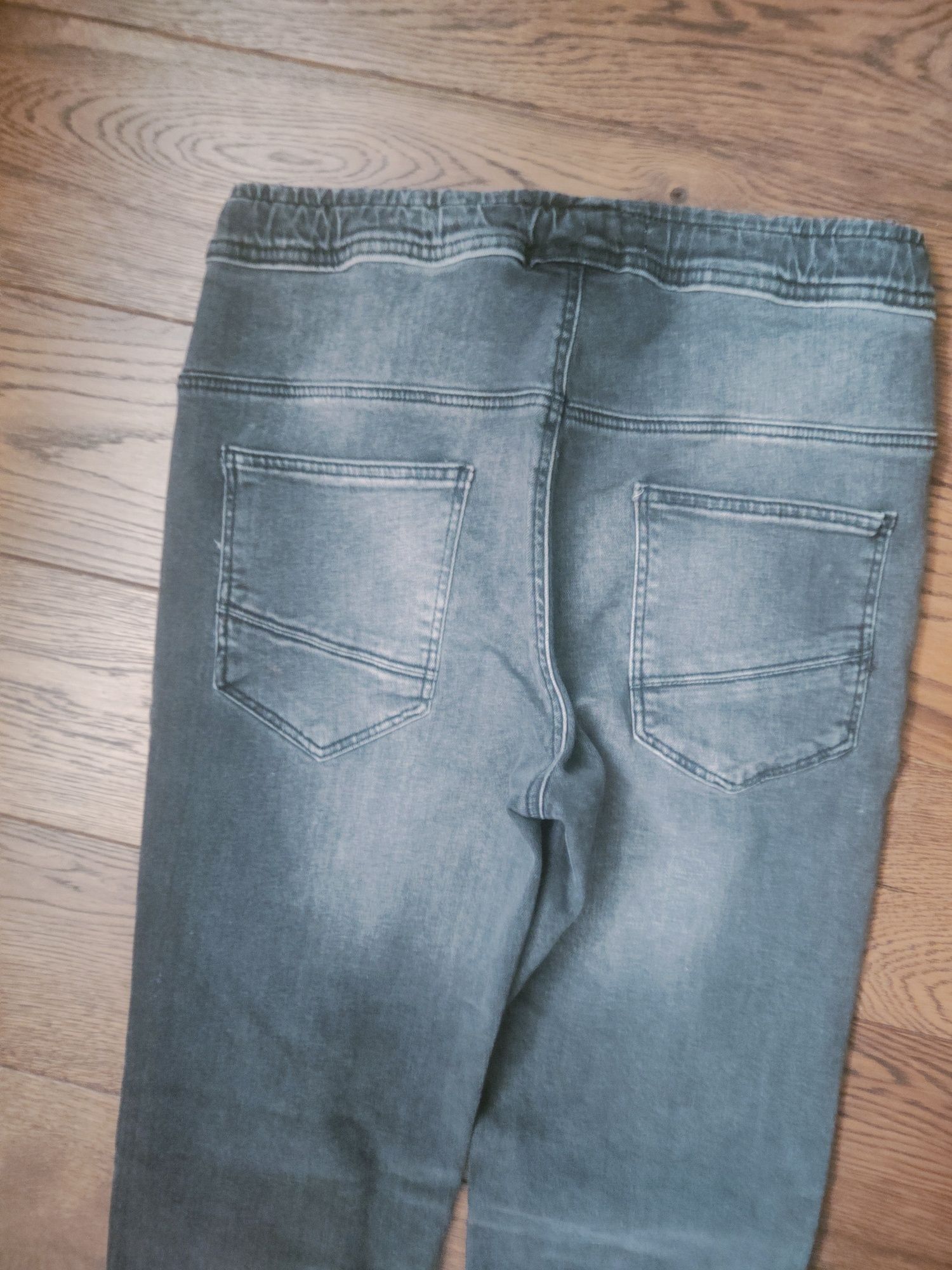 Jeansy Reserved r.158