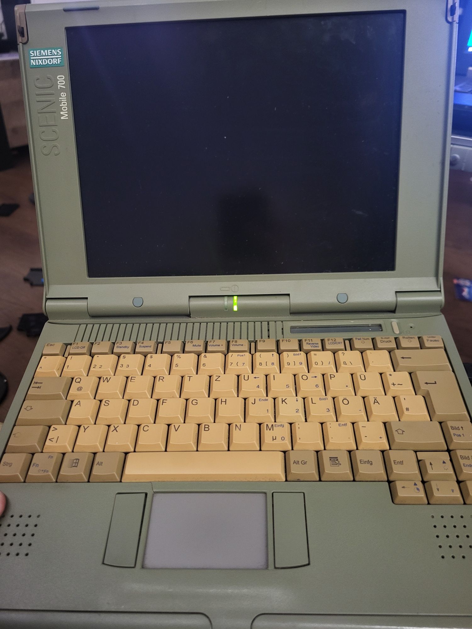 Sprzedam zabytkowego laptopa siemens nixdorf scenic mobile 700