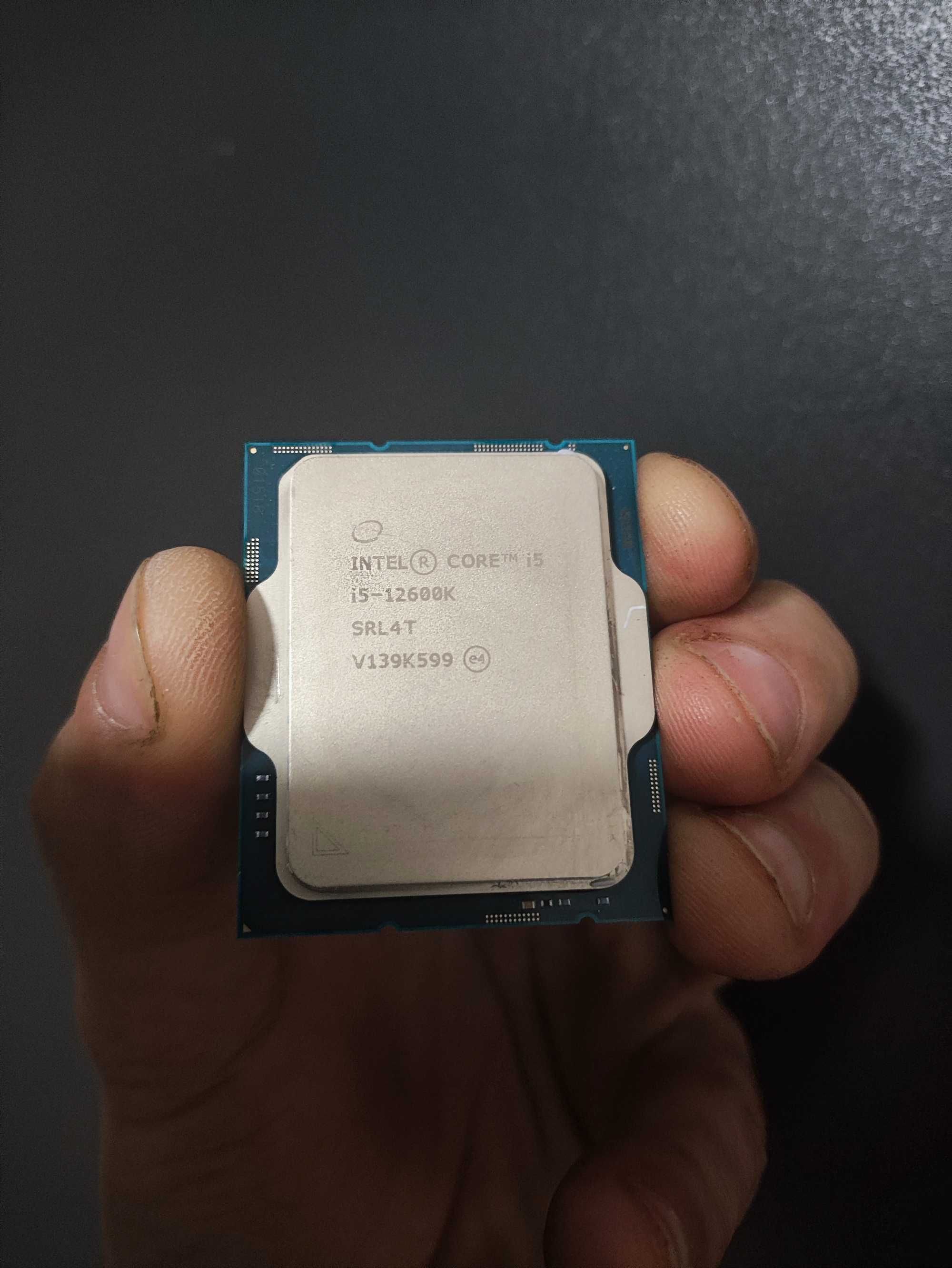 I5-12600k + MSI core liquid 240 V2 AIO