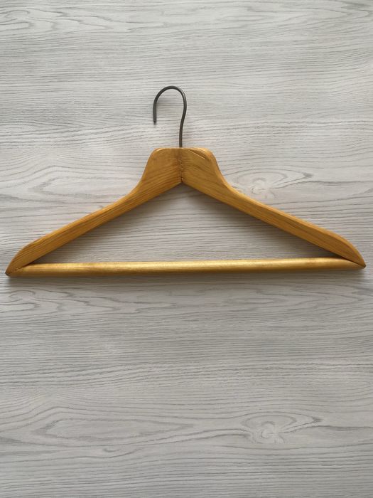 Вішаки вішалки тремпель плечики на одяг деревяні