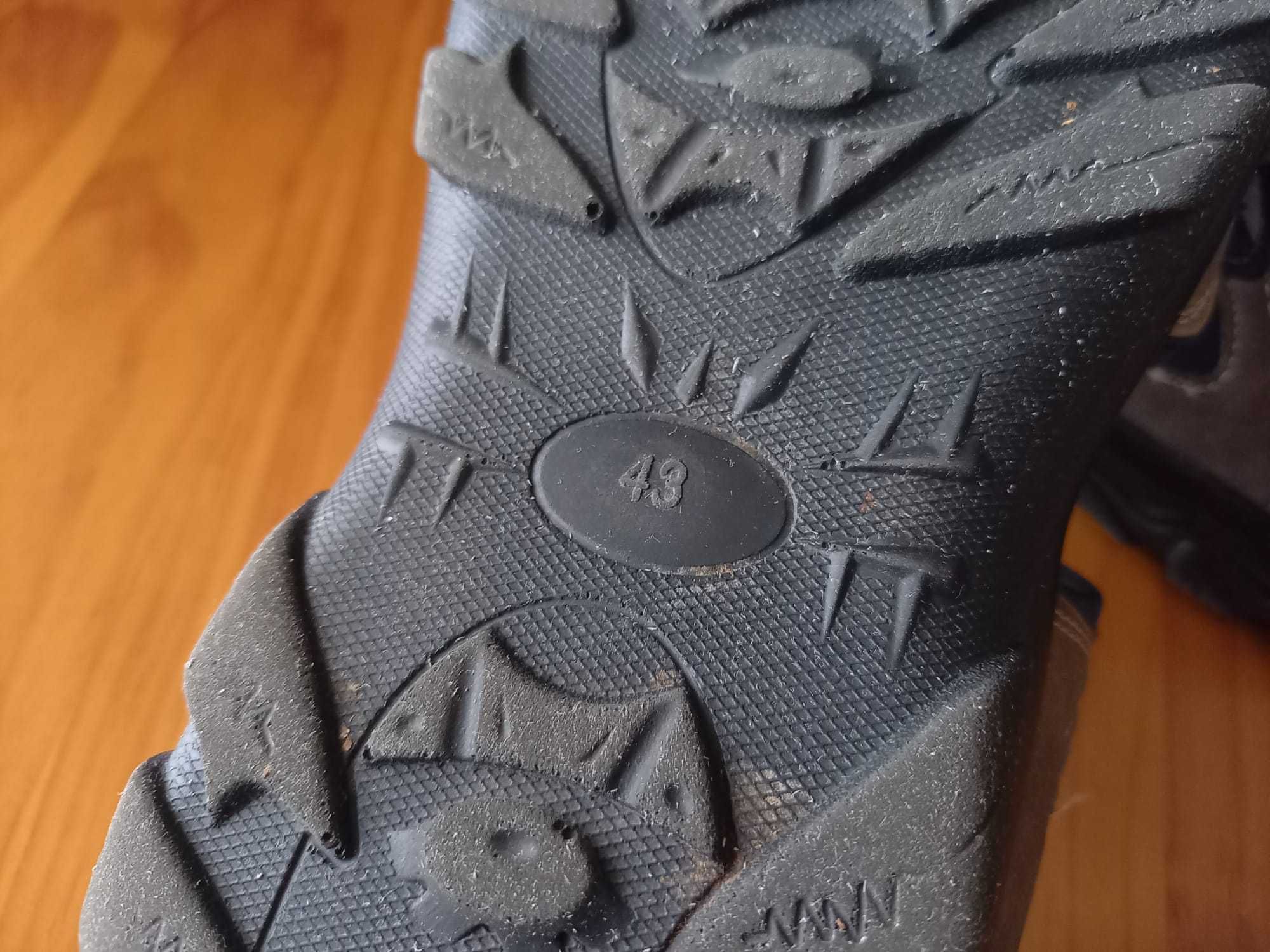 Sandálias de Homem com Velcro: Tamanho 43