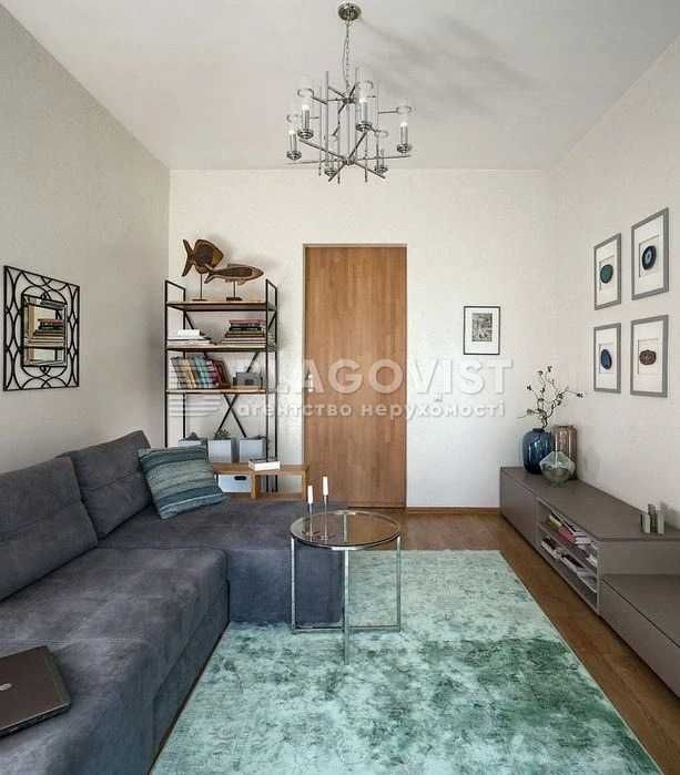 2-кімнатна сталінка 56 м² біля метро | Цегла, високі стелі, ремонт