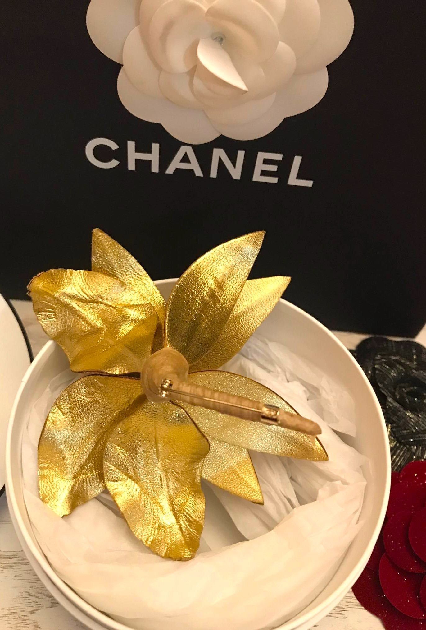 VIP подарок брошь CHANEL кожаный цветок, золотой логотип Франция