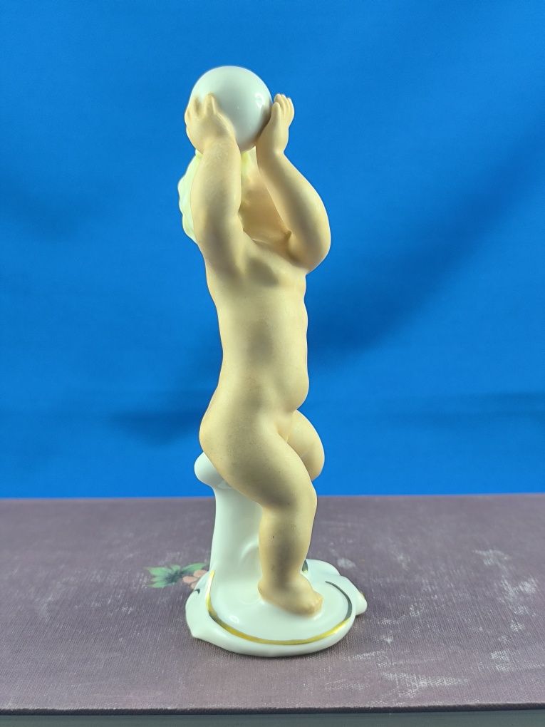 Putto z kulą Schaubach Kunst Wallendorf Niemcy #porcelana #ozdoba