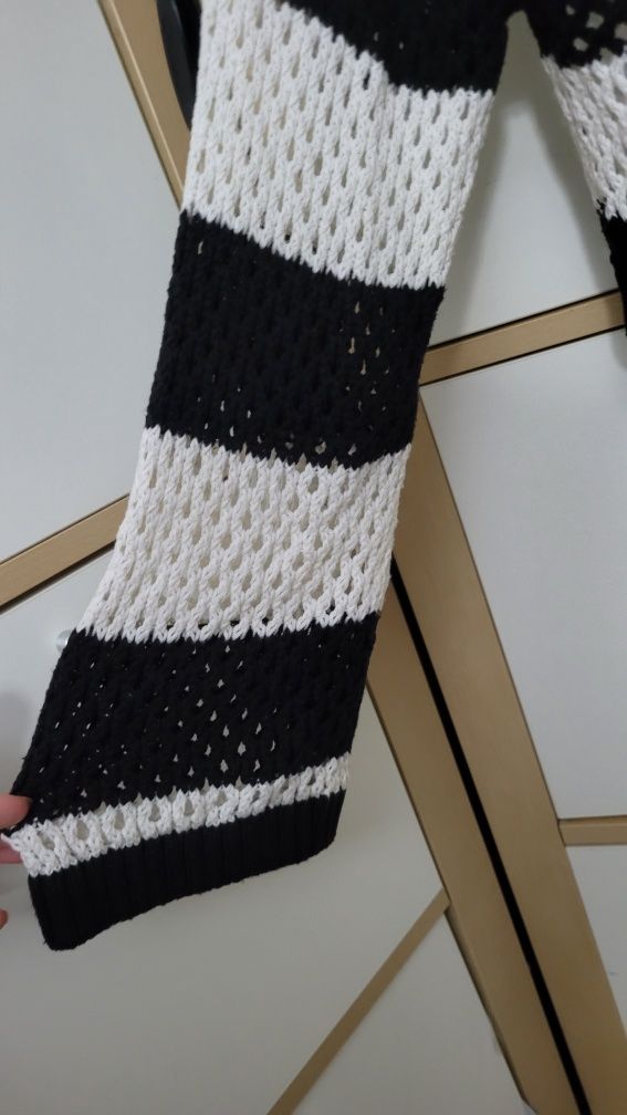 Sweter ażurowy w paski oversize