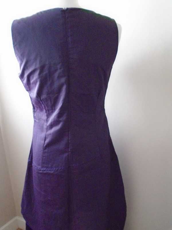 Vestido corte assimétrico com saia dupla/sobreposta