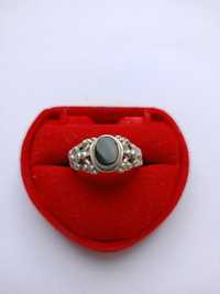 Srebrny pierścionek z czarnym oczkiem rozmiar 9
