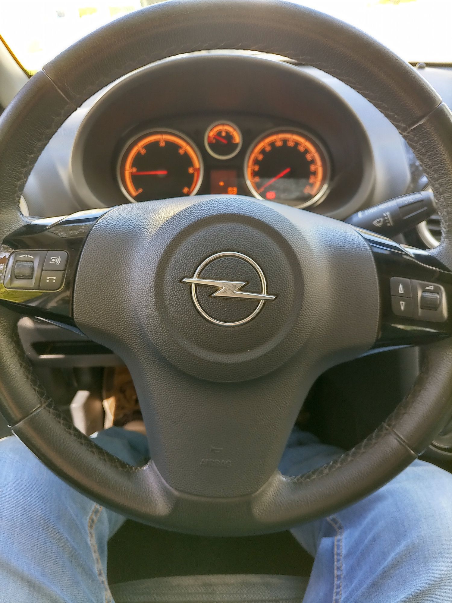 Opel corsa 1.3 ano 2014