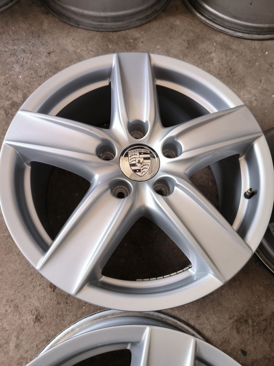 Felgi aluminiowe 18 Porsche Cayenne Audi Q7 Volkswagen Touareg 5x130