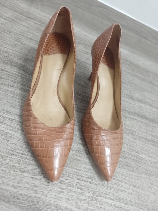 Sprzedam damskie buty rozmiar 37.