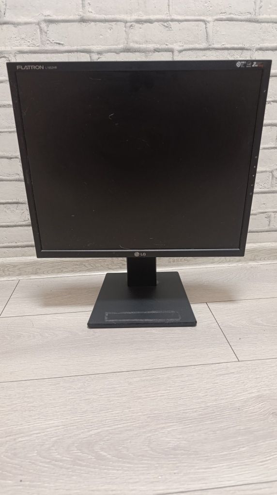 Монітори Samsung 931 C та LG L1952HQ