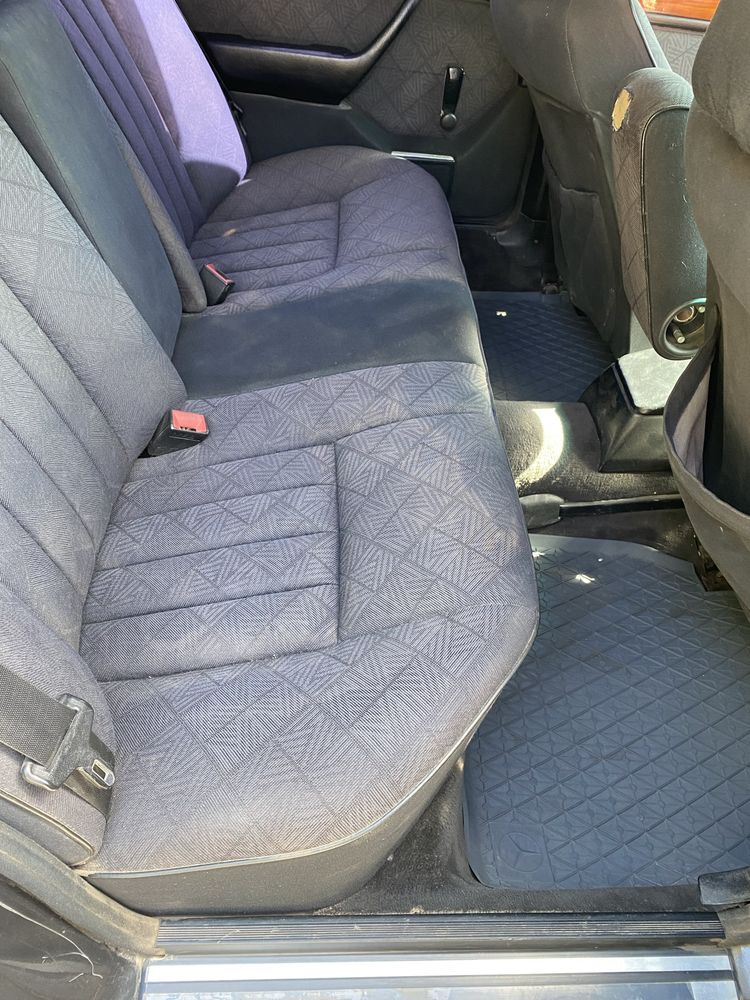 Продам атомобіль Mercedes 124 e200