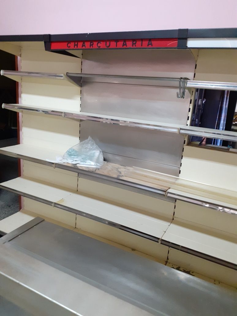 Lotes de parteleiras para comercio