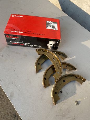 продам колодки ручного тормоза Brembo BMW