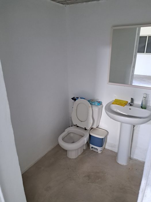 Aluga se Armazem Palmela-algeruz