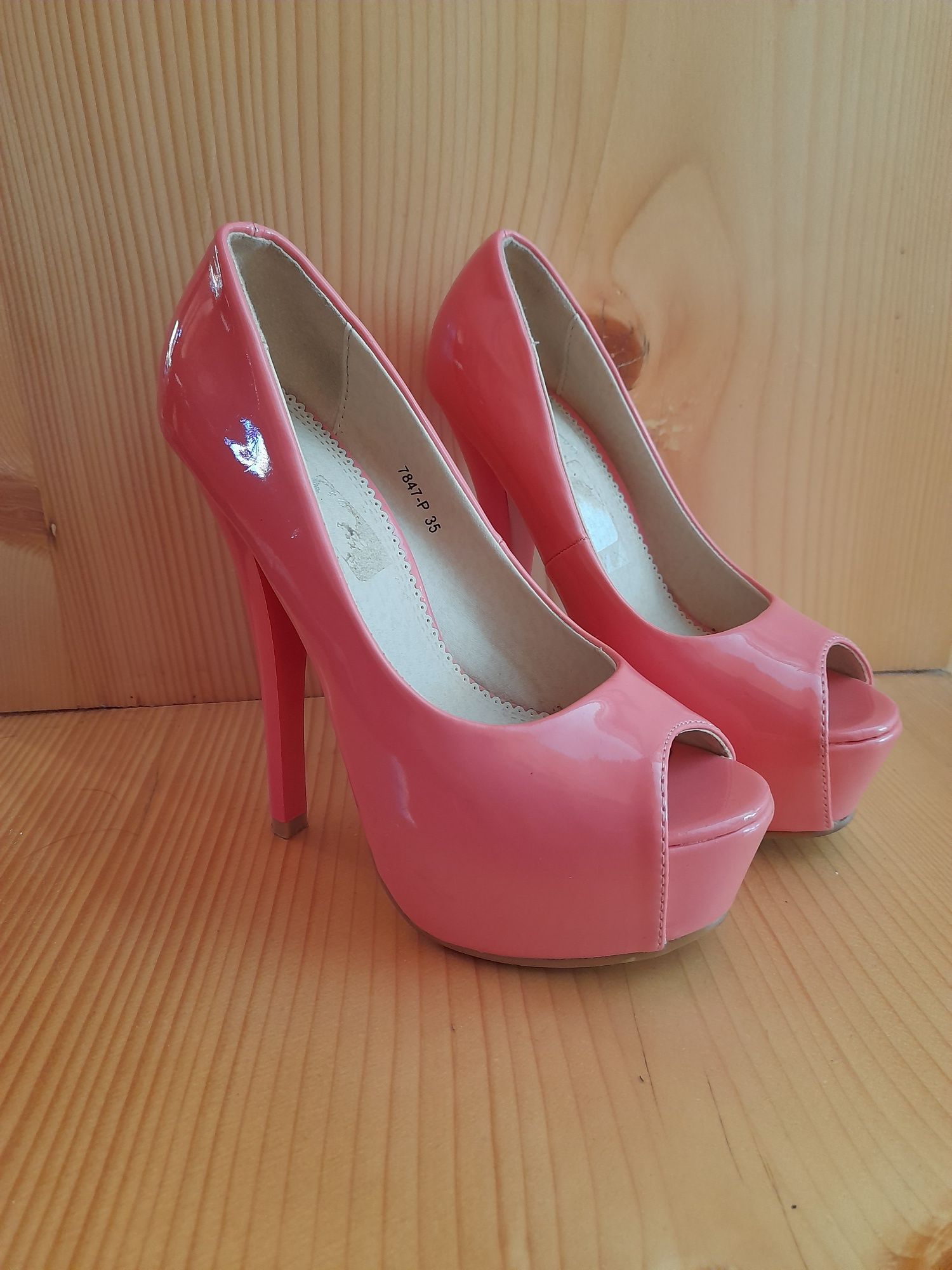 Рожеві лакові туфельки SDS 35розміру