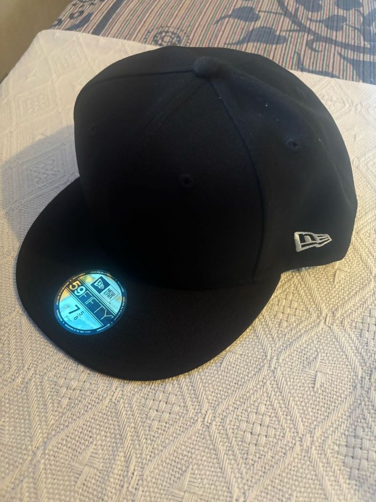 Boné Fechado aba reta New Era 59fifty