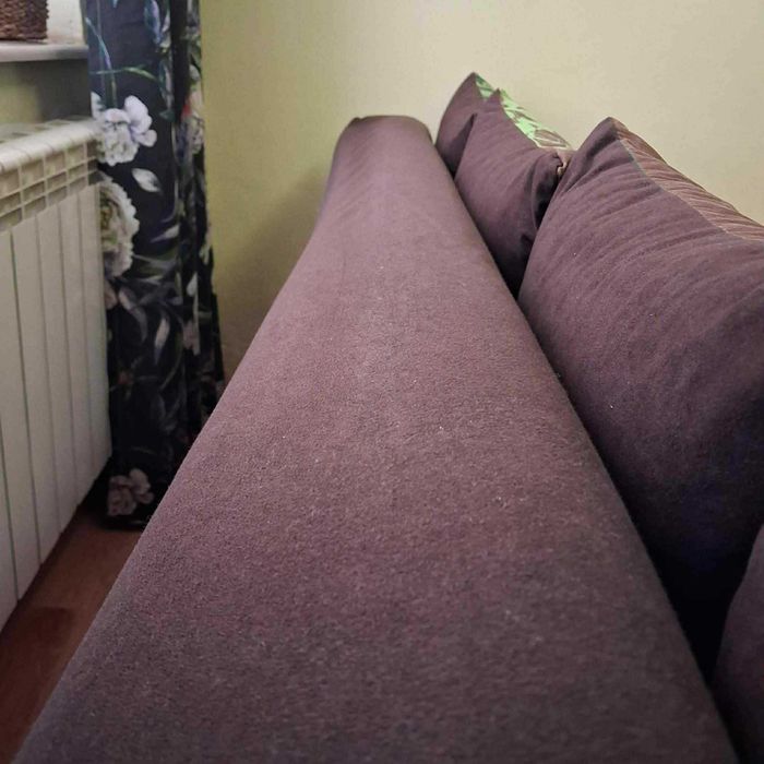 Rozkładana dwuosobowa kanapa