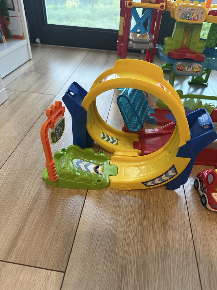 Garaż Vtech ,laweta ,petla,autka tut tut