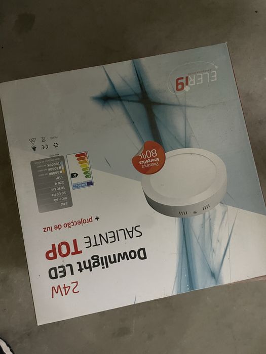 Varias lampadas ainda em caixa