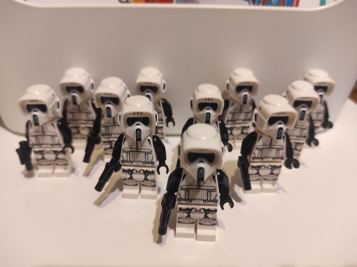11 x scout trooper