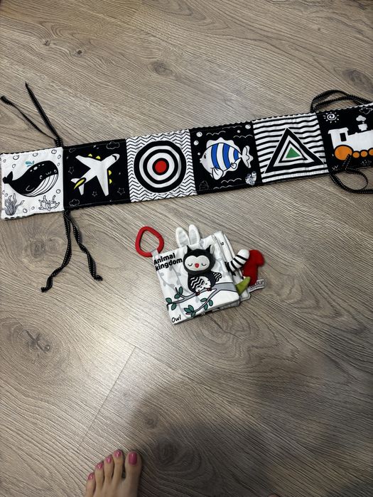 Контрастні книжечки , підвіски на коляску