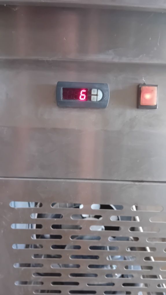 Vendo bancada de frio,com gavetas..