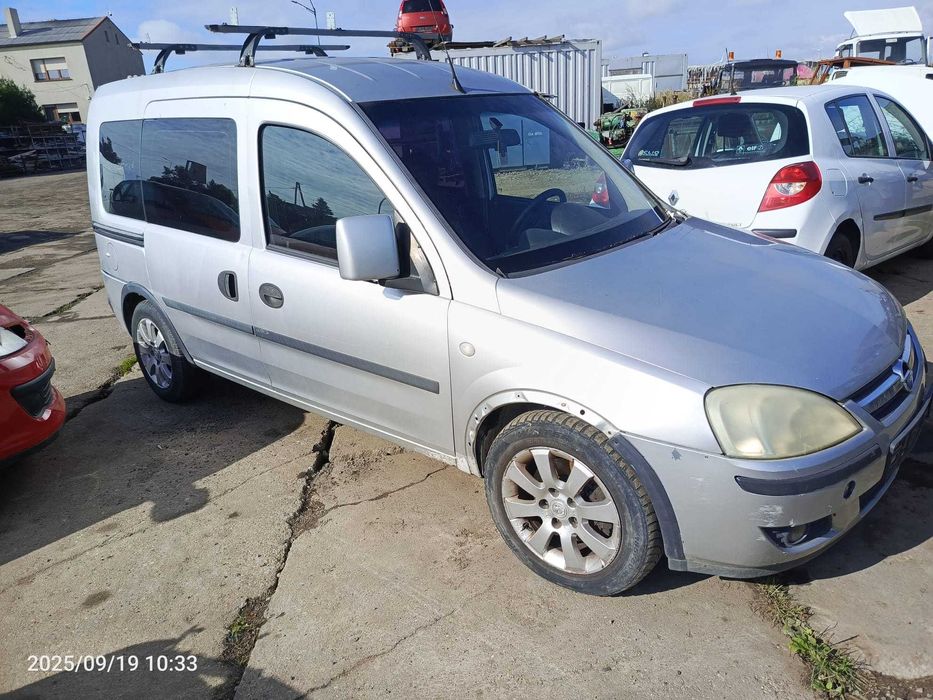 Opel combo na części drzwi maska zderzak klapa