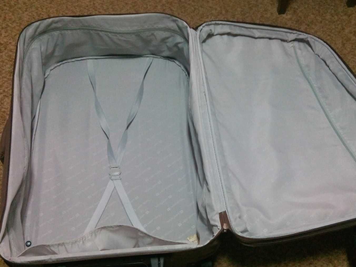 Mala de viagem extra grande, usada apenas uma vez