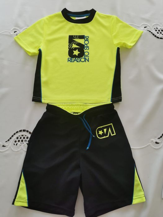 Komplet sportowy firmy C&A firmy rozm. 110/116