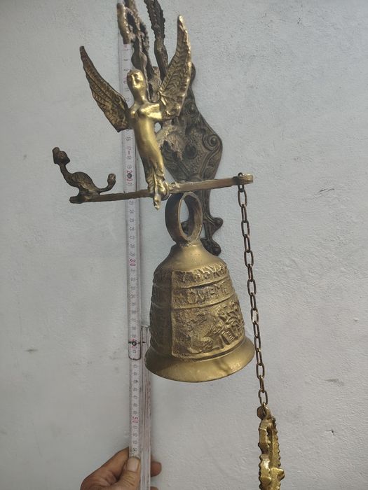 Mosiężny dzwon ścienny