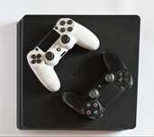Playstation 4 Slim z dyskiem 1TB + 2 kontrolery