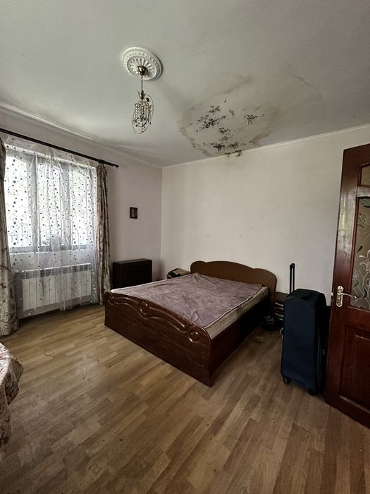 Продаж будинок 80 кв. м  з землею 7 соток м. Жидачів