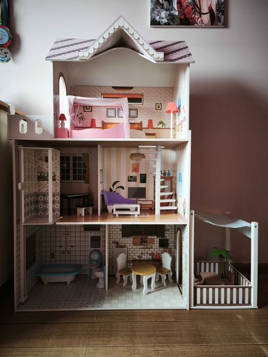 Drewniany domek dla lalek Barbie z windą