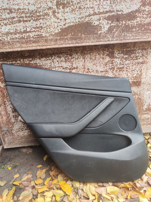 Карта двери на tesla model 3