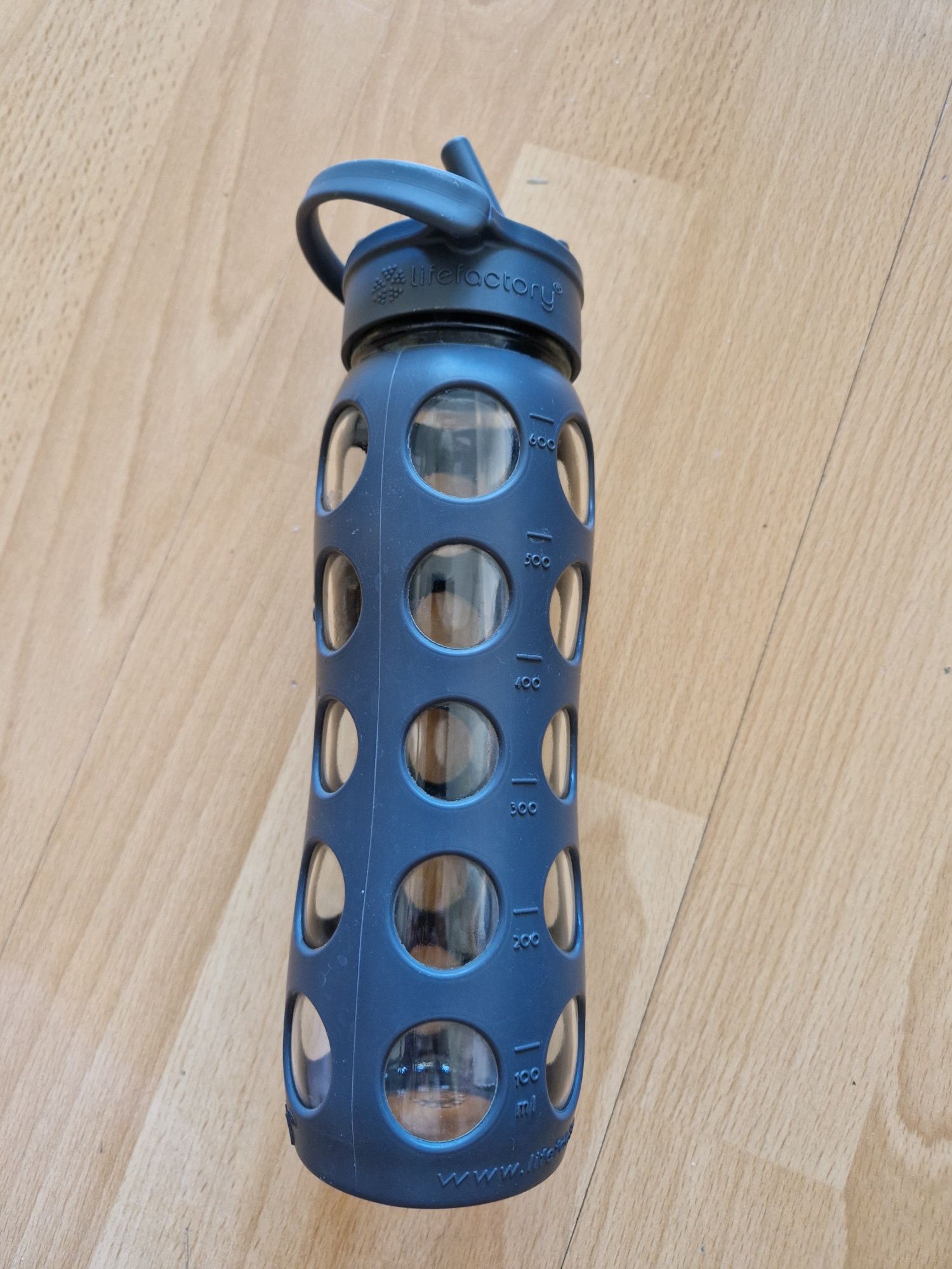 Lifefactory 650 ml carbon czarna szara butelka ze słomką