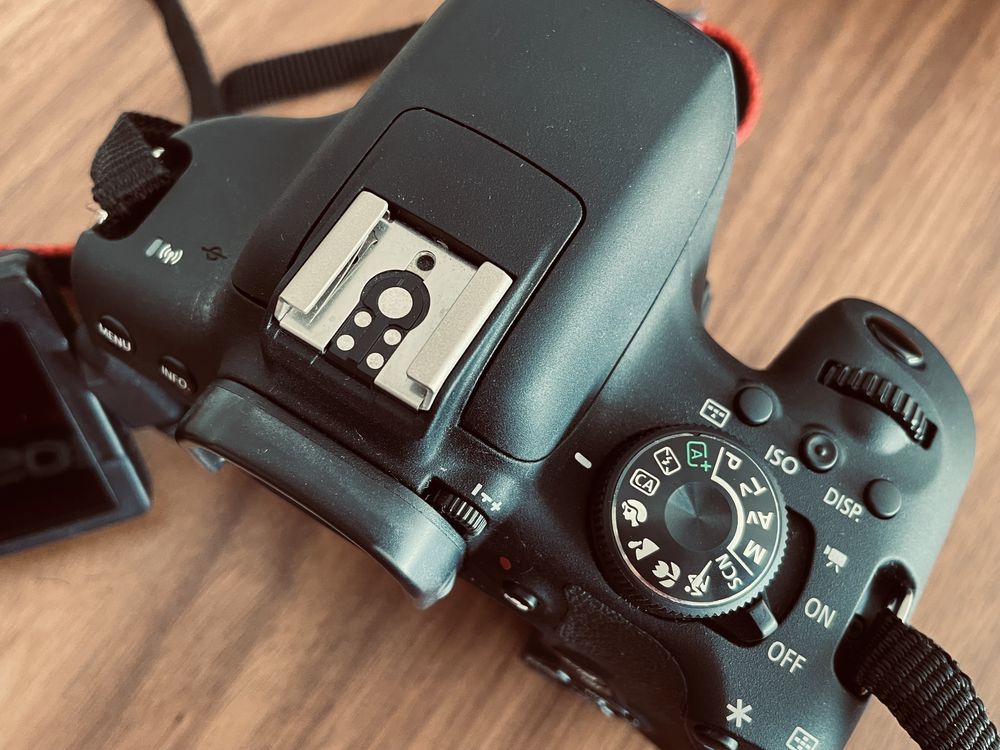 Canon EOS 750D + lente 18-55mm + mochila