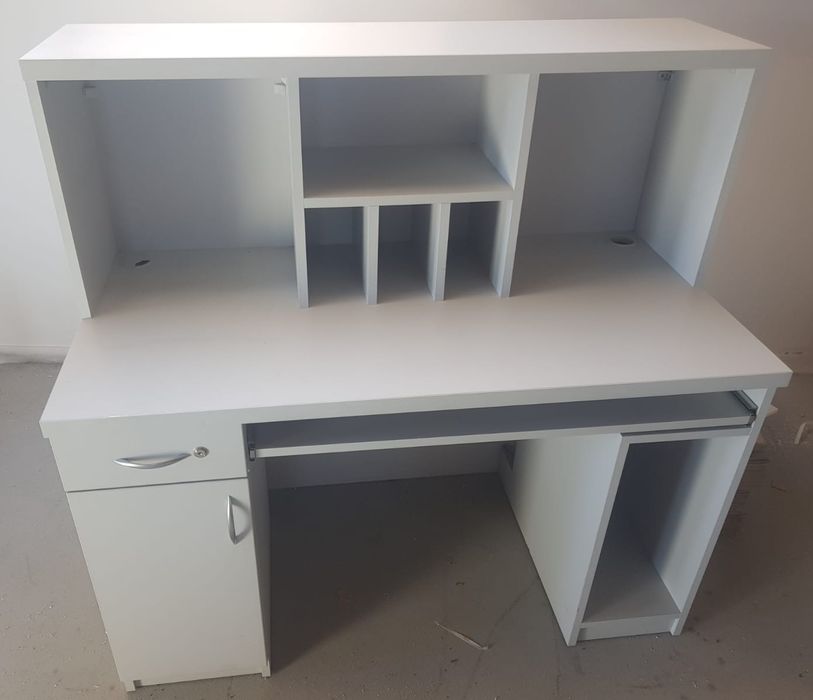 Mebel biurowy, biurko z nadstawką