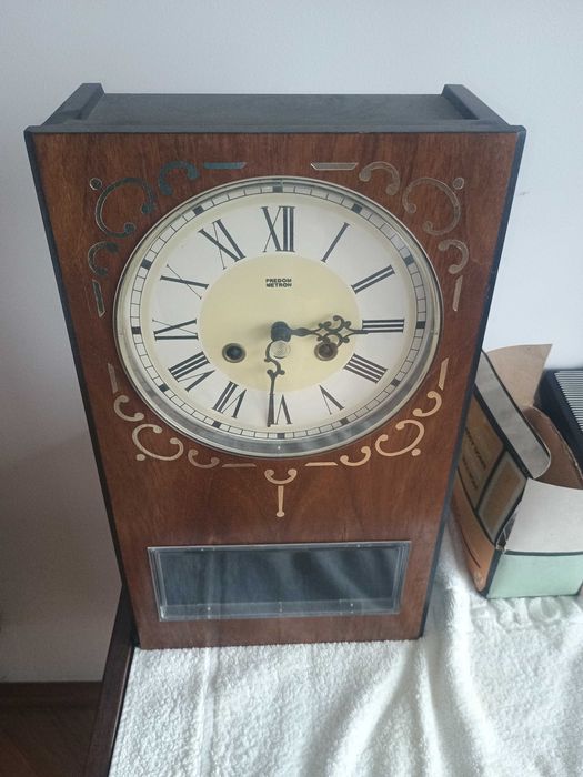 Zegar ścienny Metron Prl nakręcany