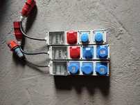 Quadros e distribuidores elétricos