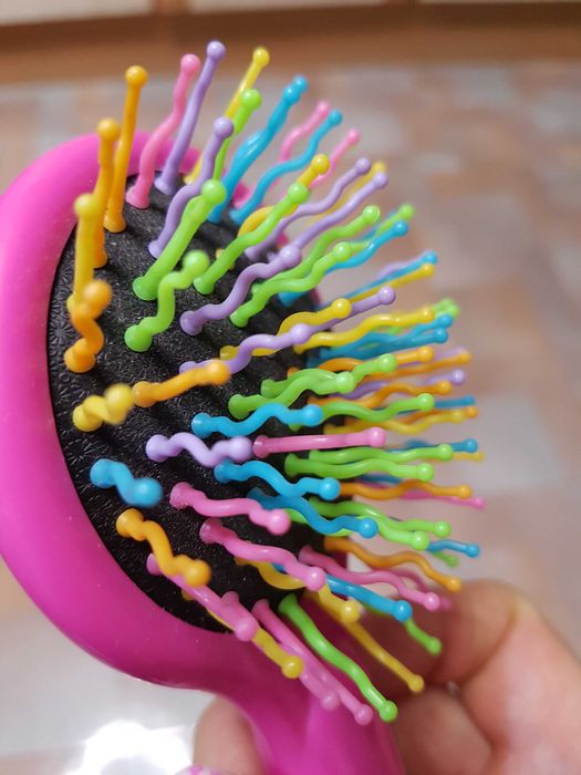 Расческа радужная для волос Eyecandy Rainbow Volume Brush розовая