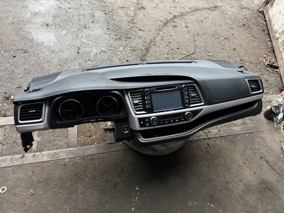 Торпеда салон оригінал Хайлендр,Хейлендер Тойота