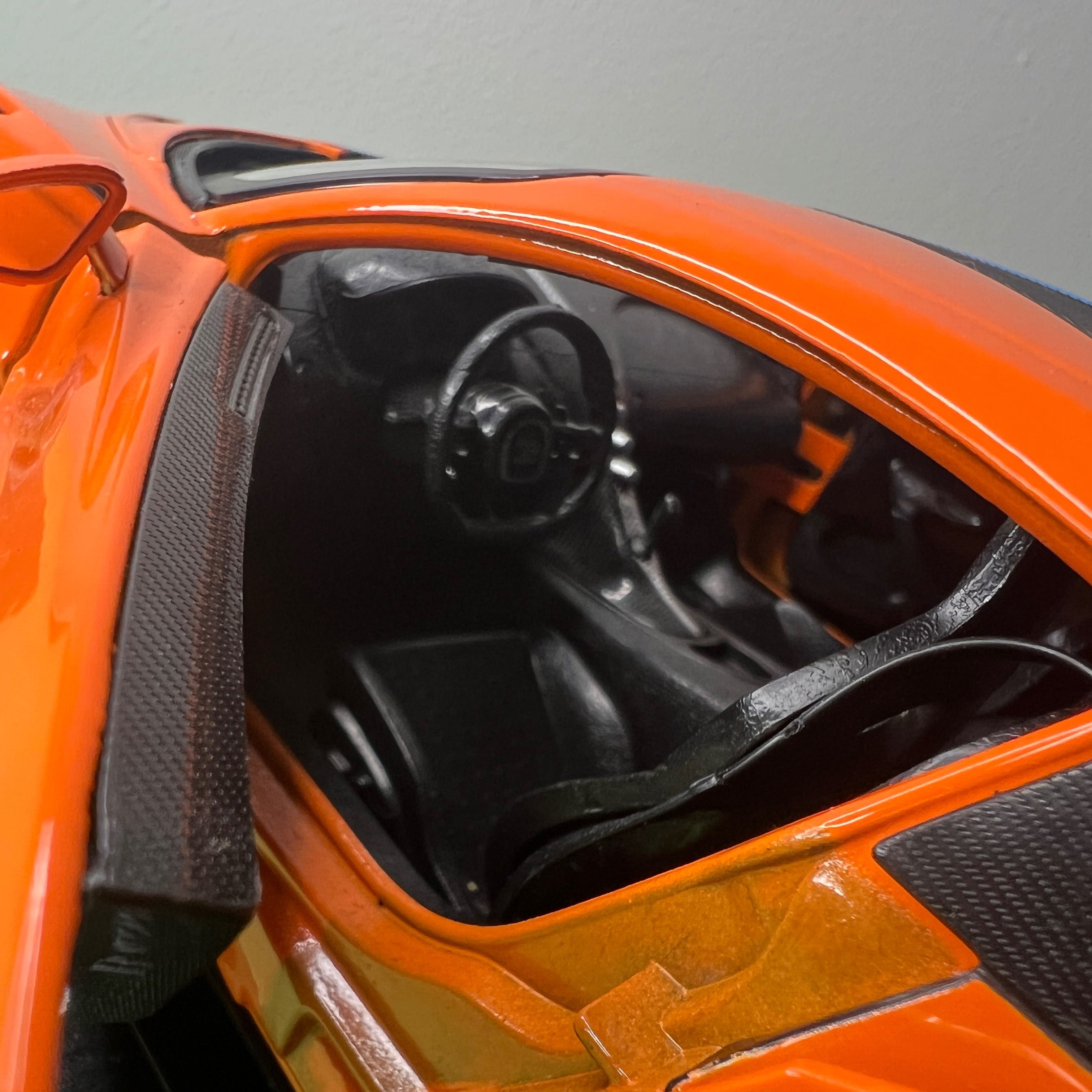 Bugatti Divo Maisto 1:18 Laranja Preto Super Carro Miniatura