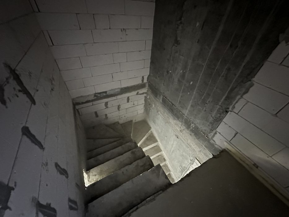 Продається трикімнатна квартира район Канада.