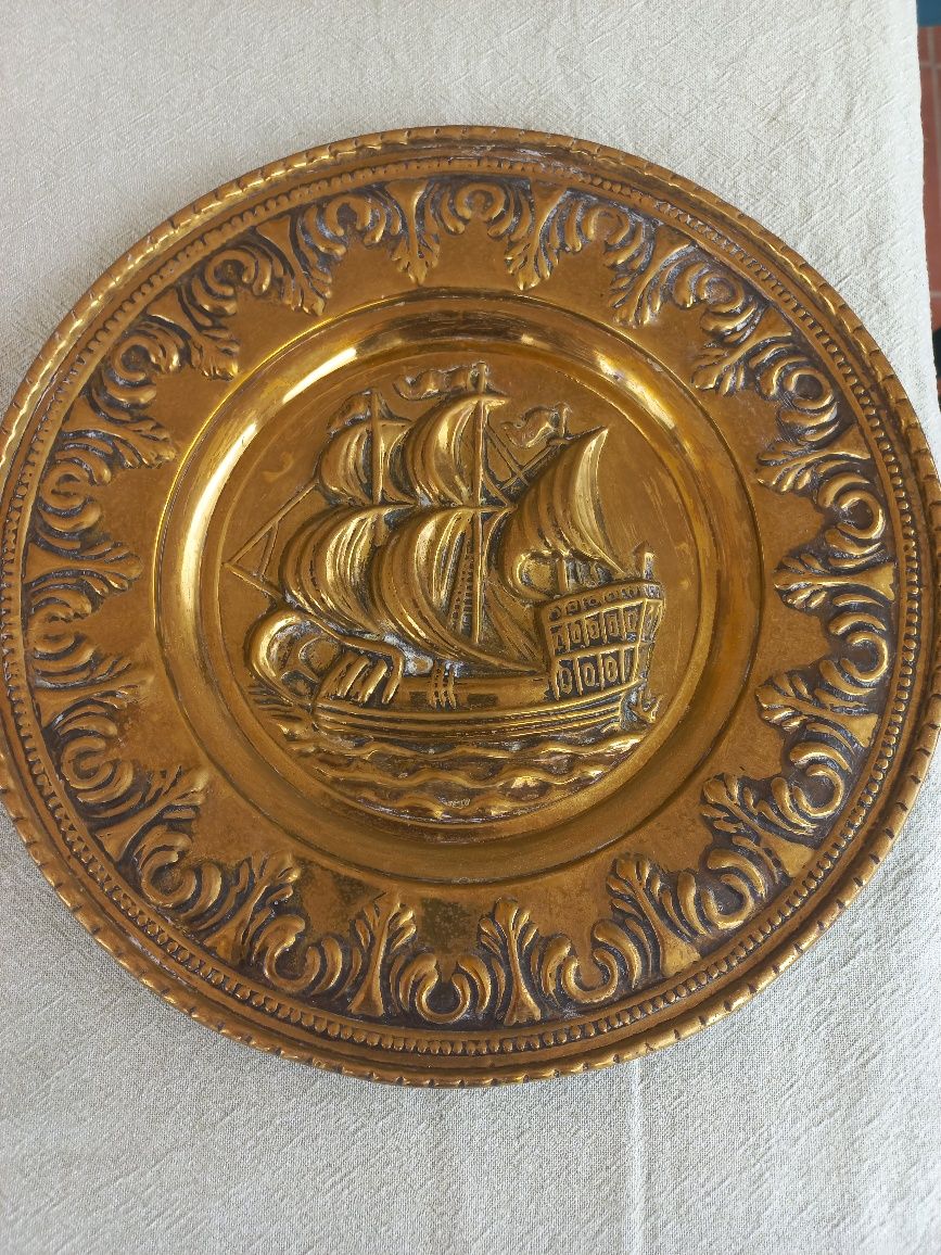 Conjunto de pratos em latão chapeado